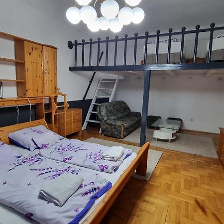 Centrum Panzio 데브레첸 외부 사진