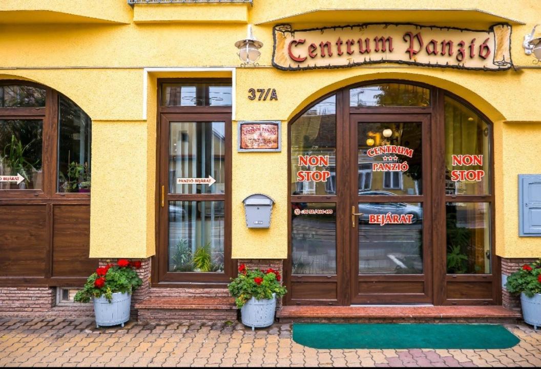 Centrum Panzio 데브레첸 외부 사진