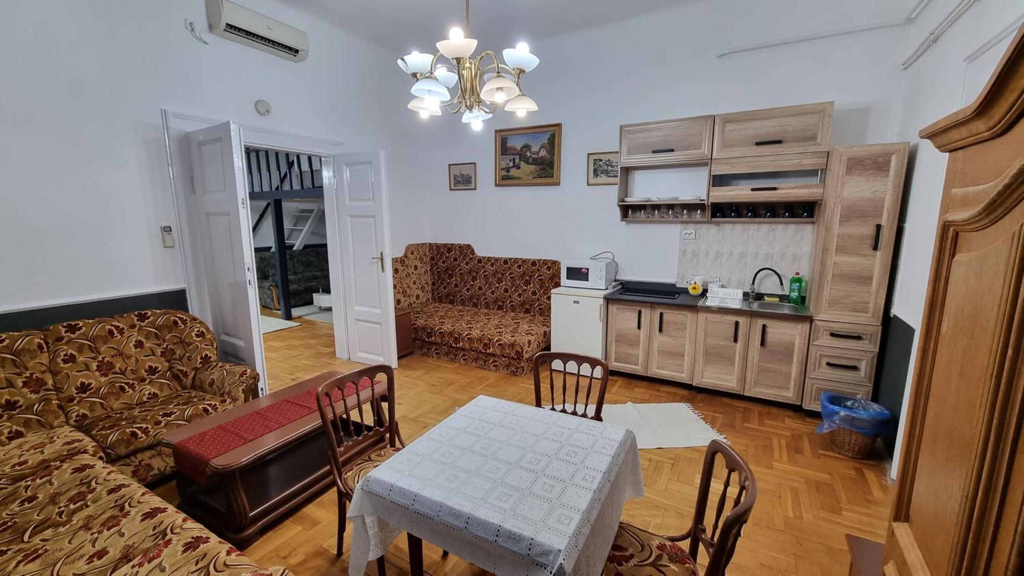 Centrum Panzio 데브레첸 외부 사진